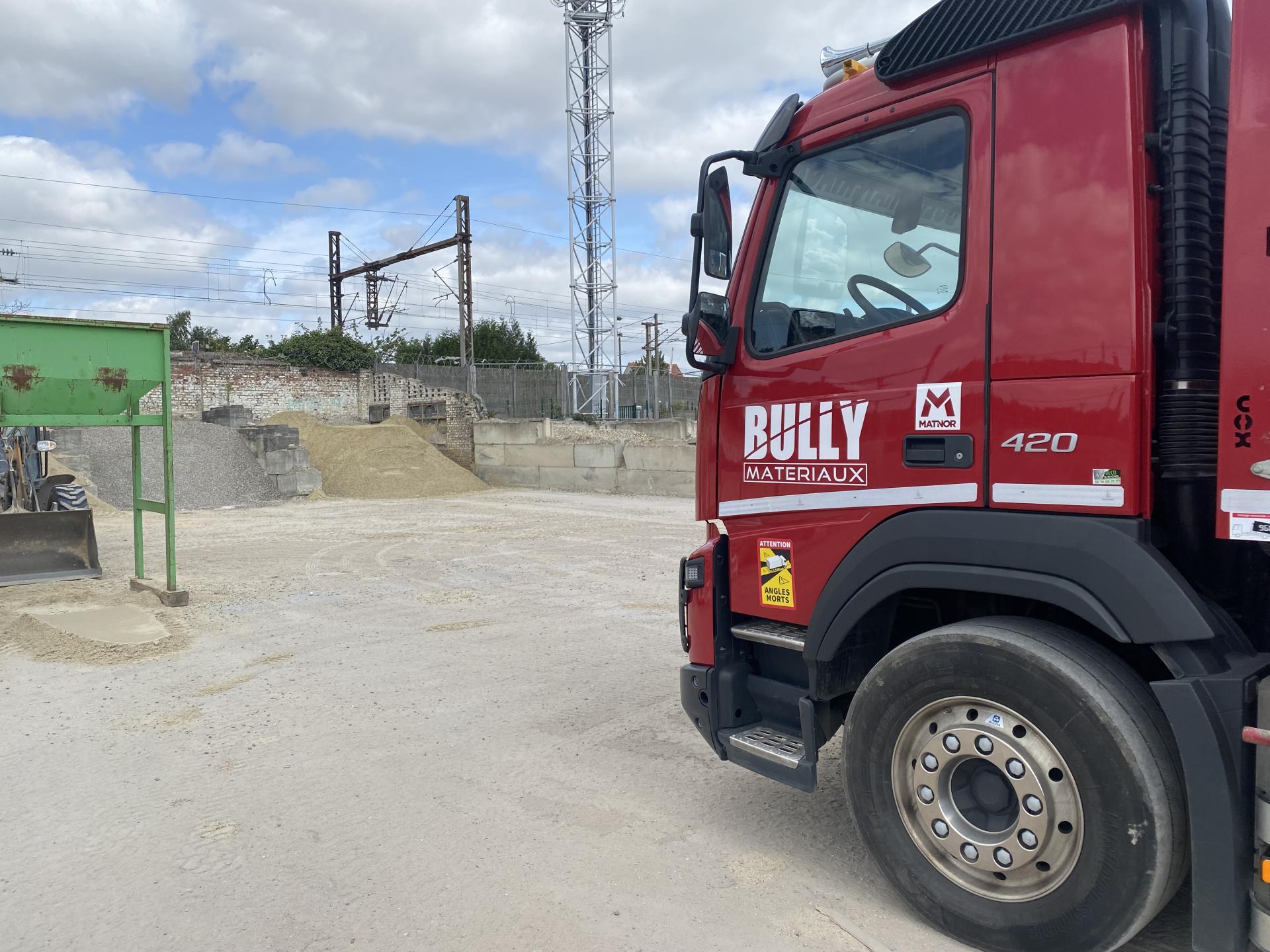 Camion grue bully materiaux